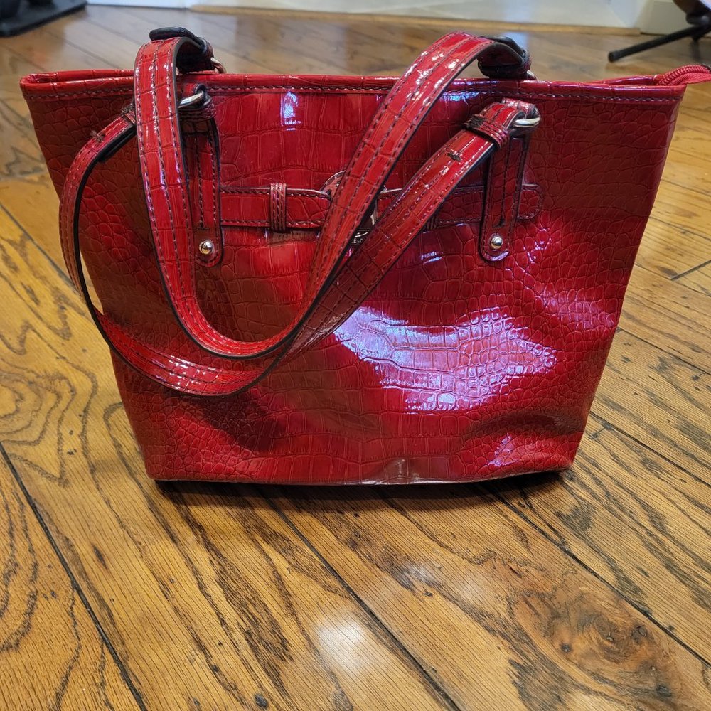 Nine & Co Red Bucket Tote - Picture 2 of 16